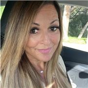Profesora de inglés con titulación y más de 10 años de experiencia, se ofrece a dar clases de inglés todos los niveles. Clases presenciales o online